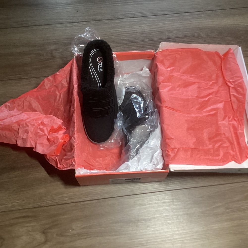 Baretraps slippers